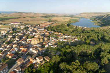 La Rioja, İspanya 'daki Sıcak Hava Balonundan Üzüm bağları ve Tarlaları Hava Görüntüsü