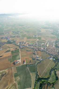 La Rioja, İspanya 'nın Güzel Üzüm bağlarının üzerinden Sıcak Hava Balonu ile uç