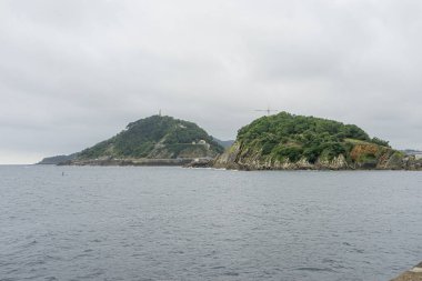 San Sebastian 'ın Bask Ülkesi' ndeki Kıyı Adaları Manzarası