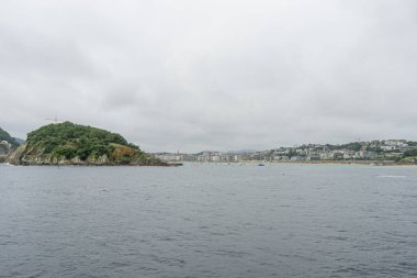 San Sebastian Kıyı Görünümü Bulutlu Hava