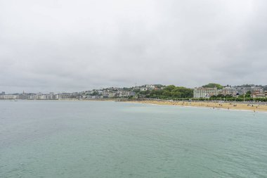 San Sebastian Sahili Bulutlu Gökyüzünün Altında