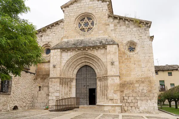 Brihuega 'daki Iglesia de San Miguel' i keşfedin. Büyüleyici taş cephesi ve karmaşık ayrıntılarıyla bilinen tarihi bir kilise. Castilla-La Mancha 'nın zengin tarihinin güzelliğini tecrübe et..