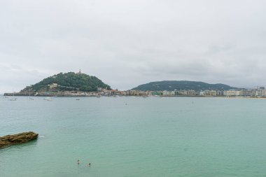 İspanya 'nın Bask ülkesinde San Sebastian kıyı manzarası