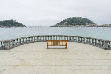 Tahta Benekli San Sebastian Körfezi Manzarası