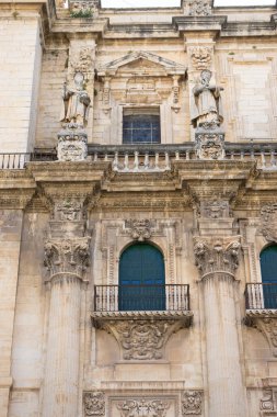 Santa Iglesia Katedrali ve Museo Katedralicio 'nun mimari harikaları Jaen' de dimdik dururlar..