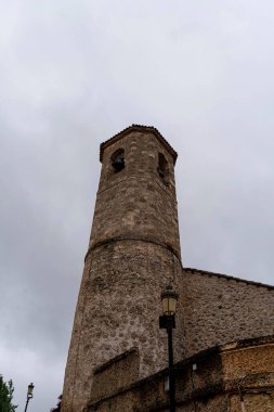 Çiçek açan renkli lavanta tarlaları ziyaretçileri Brihuega, Guadalajara, Castilla-La Mancha 'daki Lavandula Festivali' ne çekiyor..