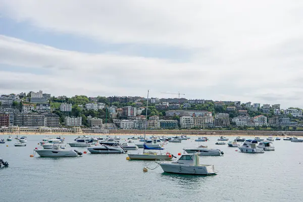 Bask Ülkesi 'nde San Sebastian Limanı Manzarası