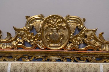 Kolegiata de Santa Maria la Mayor de Toro duvarını süsleyen zarif barok tasarımı, Zamora, Castilla y Leon 'da detaylı işçilik ve tarihsel öneme sahiptir..