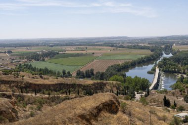 Nefes kesici bir manzara dalgalanan alanları ve Toro, Zamora boyunca akan sakin nehri gözler önüne seriyor..