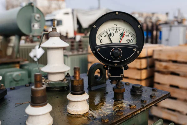 Industrielle Wassertemperaturmesser Mit Rohren Hochwertiges Foto — Stockfoto