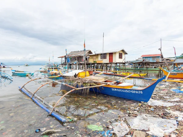 Sarangani Philippines January 2018 Traditional Outrigger Fishing Boat Floating Sea — Stock Photo, Image