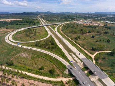 Bangkok ve Tailand 'daki Ta put Haritası arasındaki 7 numaralı yolda otoyol çıkışı. Çıkış, Pattaya şehrinin dışında Huai Yai 'nin kırsal kesiminde Na Jomtien' e çıkıyor..