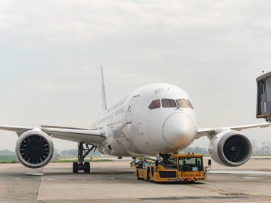 Ho Chi Minh City, Vietnam - 19 Mayıs 2018: Japon Havayolları Boeing 787-8 Dreamliner Ho Chi Minh şehrindeki Tan Son Nhat Uluslararası Havalimanı 'nda kalkışa hazırlanıyor.