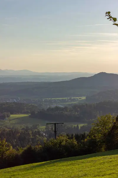 Γερμανικό Τοπίο Στην Ύπαιθρο Βουνά Στον Ορίζοντα Κατά Δύση Του — Φωτογραφία Αρχείου