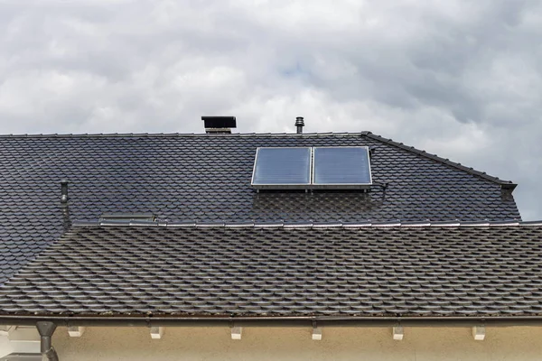 Nieuwbouw Gebied Met Zonnepaneel Het Dak Zuid Duitsland Bewolkte Hemel — Stockfoto
