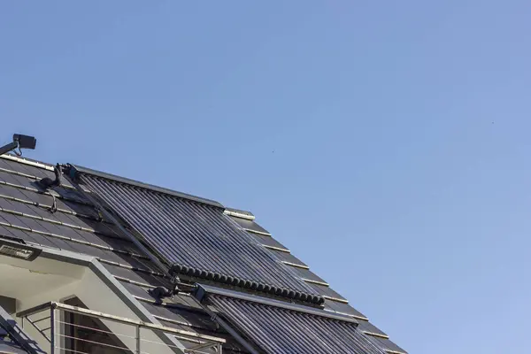 Kolektory Słonecznej Wody Dachu Południowych Niemczech Nowy Budynek Obszaru — Zdjęcie stockowe