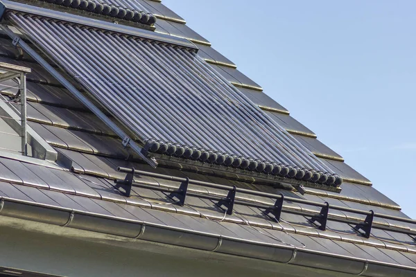 Sonnenkollektoren Auf Dach Süddeutschland Neubaugebiet — Stockfoto