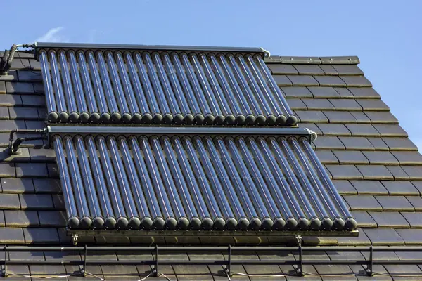 Kolektory Słonecznej Wody Dachu Południowych Niemczech Nowy Budynek Obszaru — Zdjęcie stockowe