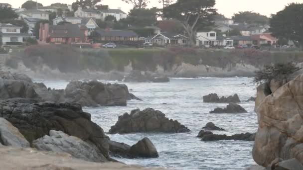 Rocky Craggy Ocean Beach Havsvågor Kraschar Stranden Monterey Mils Bilresa — Stockvideo