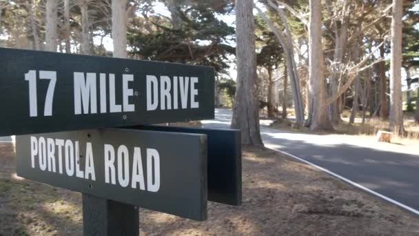 Scenic Mils Körning Trä Vägskylt Monterey Halvön Big Sur Kalifornien — Stockvideo