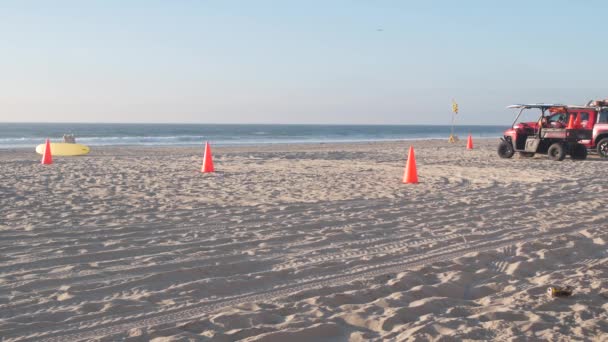 Ratownik Czerwony Pickup Ratownik Samochodowy Piasku California Ocean Beach Usa — Wideo stockowe