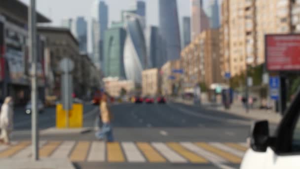 Розпущені Пішоходи Ходять Зебрі Люди Перетинають Дорогу Перехресті Натовп Вулиці — стокове відео