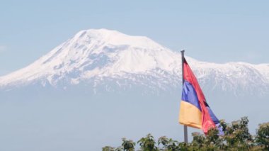 Ermeni bayrağı askeri mezarlık. Nagorno-karabak çatışması, Azerbaycan savaşı. Erablur Anıt Mezarlığı 'nda Artsakh sembolü, Erivan' da vatanseverlik. Ölü askerlerin mezarları. Hayastan silahlı kuvvetleri. Ararat