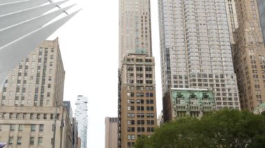 New York City Aşağı Manhattan, Downtown Finans Bölgesi mimarisi, Birleşik Devletler. Yüksek gökdelenler, konutlar ve ofis binaları, ABD. Amerikan şehir sokağı, emlak, New York 'ta emlak..