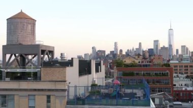 New York City Manhattan şehir merkezi siluet şehir manzarası. Chelsea, Midtown 'dan mali bölge çatı manzarası. Binanın çatıları. Kentsel mimari, Birleşik Devletler. Dünya Ticaret Merkezi ve Su Kulesi Tankı.