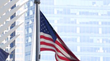 New York, Amerikan bayrağı dalgalanması. Dünya Ticaret Merkezi. Manhattan şehir merkezinde. Özgürlüğün sembolü, demokrasi, özgürlük, vatanseverlik. Star Spangled Banner, Eski Zafer. Yıldızlar ve Çizgiler. 11 Eylül Anma Günü