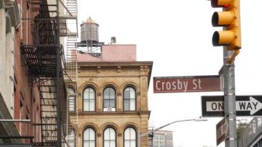 New York City Manhattan Soho moda bölgesi Grand, Crosby caddeleri, Broadway. ABD şehir binası cephesi, eski klasik Amerikan mimarisi NYC, ABD. İş ve konut mülkleri.