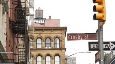New York City Manhattan Soho moda bölgesi Grand, Crosby caddeleri, Broadway. ABD şehir binası cephesi, eski klasik Amerikan mimarisi NYC, ABD. İş ve konut mülkleri.