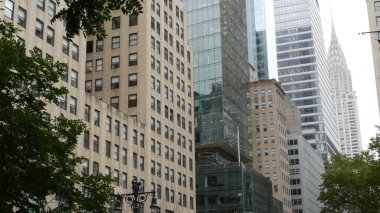 New York City Manhattan Midtown 42 sokak mimarisi. Chrysler binası, ikonik gökdelen, ABD. Amerikan şehir kulesi, Birleşik Devletler. 5. Cadde, Bryant Park, Kütüphane yakınlarında.