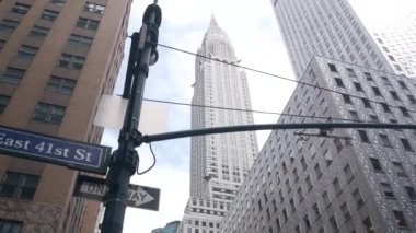 New York Şehri kavşağı, yol kavşağı tabelası. Chrysler binası, Midtown bölgesi, Lex av, NYC, ABD. Yükselen gökdelen mimarisi, Lexington Bulvarı köşe metin yol işareti