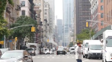 New York City, ABD - 8 Eylül 2023: Lower Manhattan Downtown Church sokak perspektifi. Soho, Canal Caddesi. Amerika 'da Amerikan otomobil trafiği. Oculus, Leonard 56 Jenga binası Tribeca 'da.