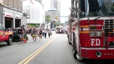 New York City, ABD - 11 Eylül 2023: İtfaiyeciler Vatanseverlik Günü 'nü kutladı. 911 anma etkinliği, FDNY anma yıldönümü. İtfaiye Merkezi, Manhattan 10 İtfaiye Merkezi.