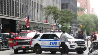 New York City, ABD - 11 Eylül 2023: İtfaiyeciler Vatanseverlik Günü 'nü kutladı. 911 'i anma, New York' u anma yıldönümü. İtfaiye Merkezi, Manhattan İtfaiyesi. NYPD Polisi.