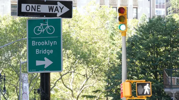 stock image Bike lane road sign, New York. Brooklyn Bridge bicycle path, cycle route in Manhattan downtown. Cyclists way, City Hall Park. Recreational sport activity infrastructure, United States. One Way arrow.