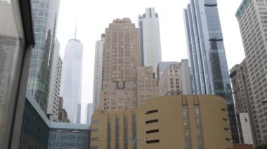 New York City Aşağı Manhattan, Downtown Finans Bölgesi mimarisi, Birleşik Devletler. Bir Dünya Ticaret Merkezi gökdelen binası, ABD. Amerikan şehir sokağı. New York 'taki WTC Özgürlük Kulesi. Pil tüneli