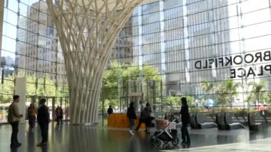 New York, ABD - 31 Ağustos 2023 Brookfield Place iş merkezi, Manhattan Downtown Finans Bölgesi. Dünya Ticaret Merkezi, 911 Anma Havuzu ve Oculus, Battery, ABD.