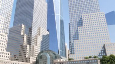 New York City Manhattan, Downtown Finans Bölgesi mimarisi, Birleşik Devletler. Bir Dünya Ticaret Merkezi gökdelen binası, ABD. Amerikan şehir sokağı. New York 'taki Özgürlük Kulesi. Batarya parkı. Brookfield