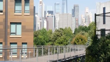New York City Manhattan, Downtown Financial District Skyline şehir merkezi, Brooklyn Heights köprüsü, Birleşik Devletler. Şehir mimarisi, Dünya Ticaret Merkezi gökdeleni. Squibb Park Köprüsü