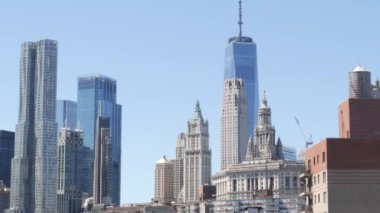 New York City Aşağı Manhattan, Downtown Finans Bölgesi mimarisi, Birleşik Devletler. Bir Dünya Ticaret Merkezi gökdeleni Woolworth, belediye binası, ABD. Amerikan şehir silueti. Dünya Ticaret Merkezi Özgürlük Kulesi.