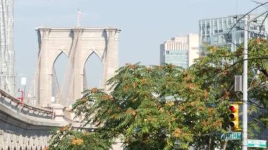 Brooklyn Köprüsü 'nden Manhattan' a. New York 'un simgesel sembolü, ABD' nin seyahat hedefi. Amerika Birleşik Devletleri 'nin mimarisi, turist simgesi. Ünlü kablolu yayın köprüsü.
