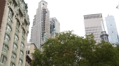 New York City Aşağı Manhattan, Downtown Finans Bölgesi mimarisi, Birleşik Devletler. Yüksek gökdelenler, konutlar ve ofis binaları, ABD. Amerikan şehir sokağı, emlak, New York 'ta emlak..