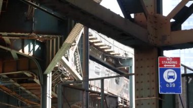 New York metrosu, metropol köprüsü, caddenin üstündeki metro yolu. Demiryolu taşımacılığı. Queensboro eski demiryolu, tren yolu. Queens toplu taşımacılığı. Long Island Şehri, Birleşik Devletler