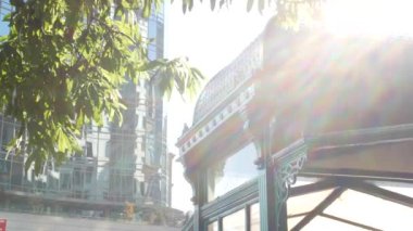 New York metrosu, Astor Place metro, yeşil demir kiosk. Metropolitan vintage giriş, halka açık yolcu taşımacılığı tarihi çıkış. NYC eski mimarisi, Manhattan, ABD.