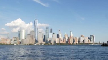 New York City rıhtımı, Manhattan şehir merkezi finans bölgesi, Dünya Ticaret Merkezi binası, nehir manzaralı gökdelenler. Paulus Hook, New Jersey 'den. Birleşik Devletler mimarisi. Hudson Nehri.