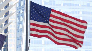 New York, Amerikan bayrağı dalgalanması. Dünya Ticaret Merkezi. Manhattan şehir merkezinde. Özgürlüğün sembolü, demokrasi, özgürlük, vatanseverlik. Star Spangled Banner, Eski Zafer. Yıldızlar ve Çizgiler. 11 Eylül Anma Günü