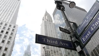 New York City kavşağı, sokak kavşağı tabelası. Chrysler binası, Midtown bölgesi, 42. Lex av, New York, ABD. Yükselen gökdelen mimarisi, Lexington Bulvarı köşe metin yol işareti.